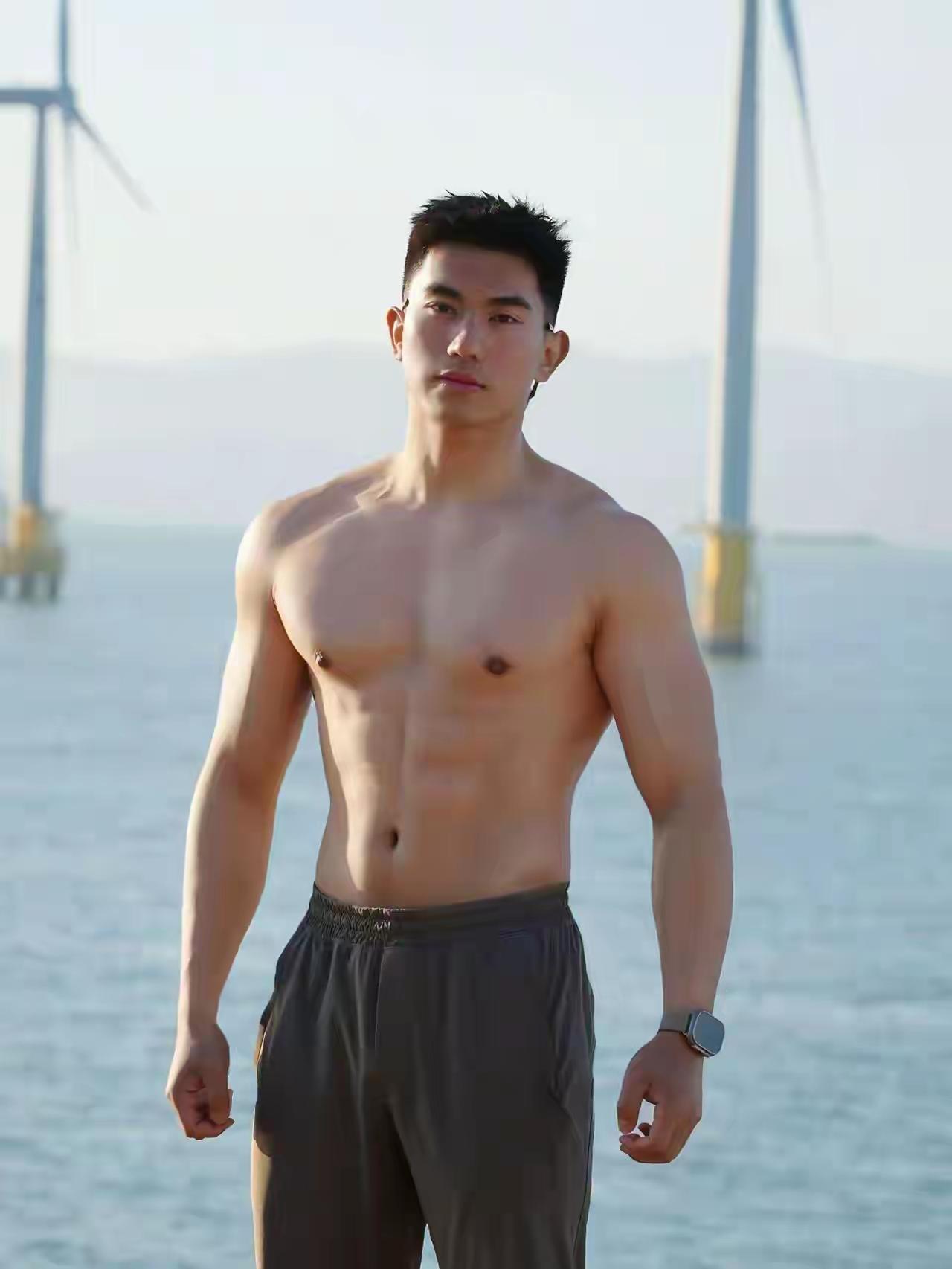 晒出你的本地生活春天一到，健身房的人都明显多了。尤其是那些平时努力训练的帅哥们，