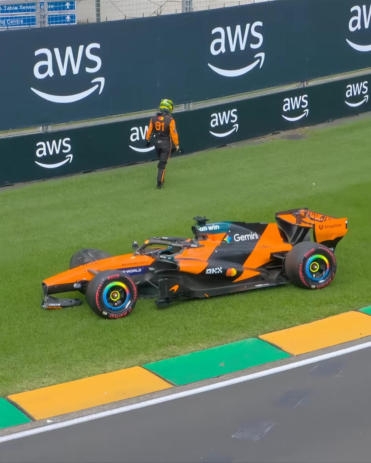 迈凯伦双车退赛的原因找到了，有时候世界就是这么的巧合[捂脸哭][捂脸哭][捂脸哭]诺