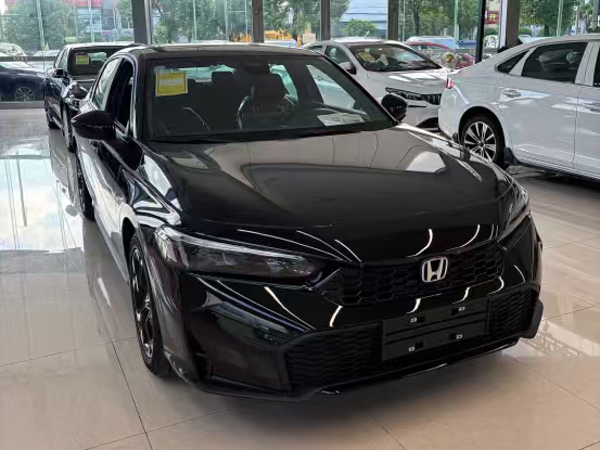 预算十二万出头买思域可以不憋了俩月，还是忍不住去4儿子店里看思域，谁叫思域现在