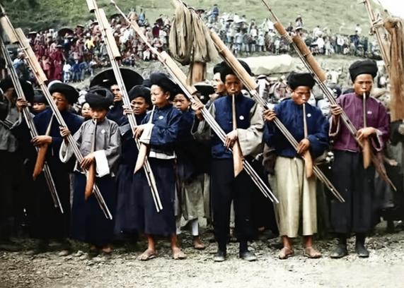 1937年初，京滇公路（南京至昆明）全线通车后，国民政府组织的“京滇公路周览团”