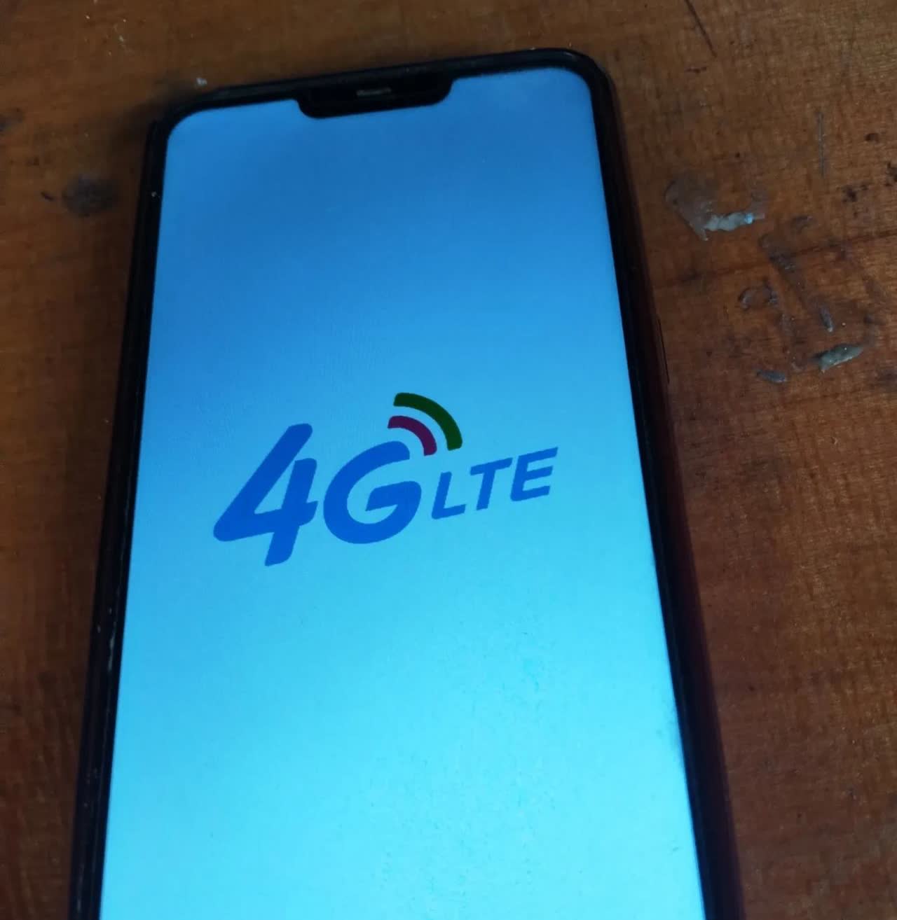 我有两部手机，一部手机是OPPO2021年正月买的，4G，1100元，