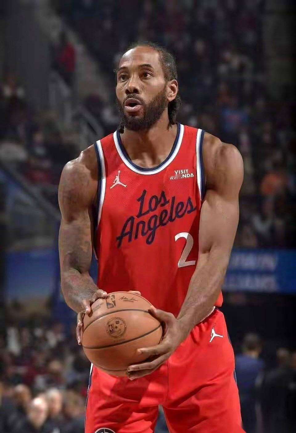 33分，18个篮板。一个中锋，在场上打出了后卫和前锋加起来的数据。然后呢？输