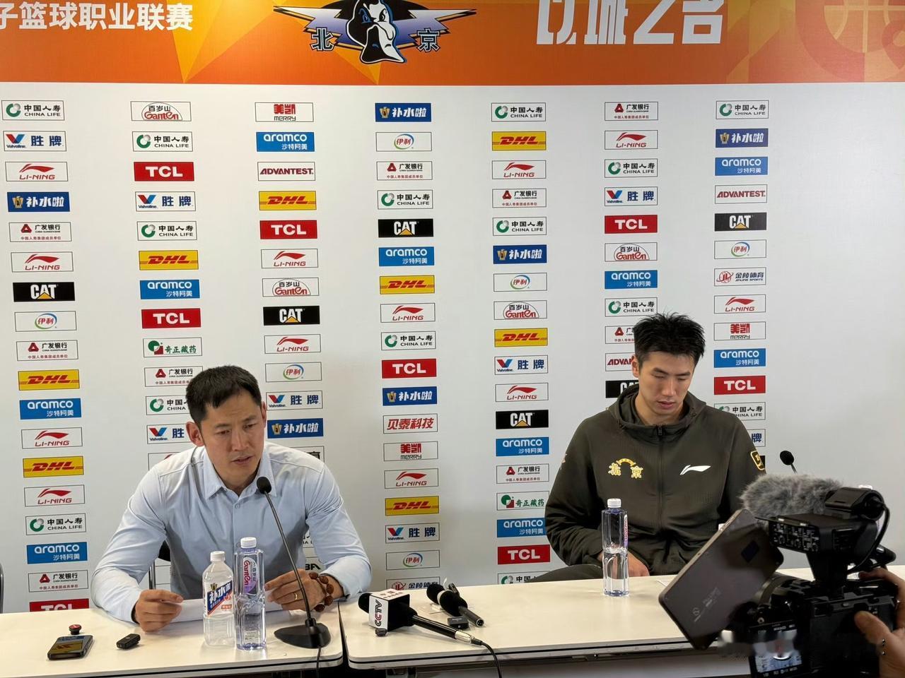 一直被喊高开低走的邹雨宸终迎爆发！昨晚北京德比，北控88:82拿下老牌劲旅首钢男