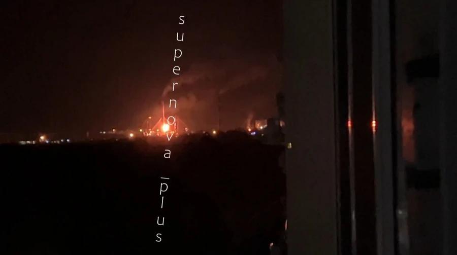 又炸了，俄罗斯炼油厂又被炸了，这次被炸的炼油厂是萨拉托夫州的一家炼油厂，即萨拉托