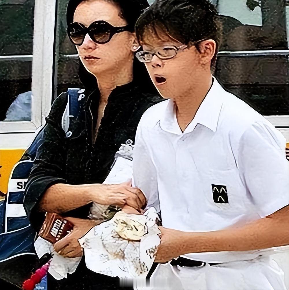 傻人有傻福？曾华倩离婚24年后，如今她培养出来的冠军儿子，直接继承了豪门前夫的家