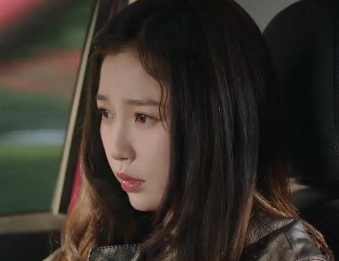 双轨播放量破1000万来审判下虞书欣《双轨》侧颜，有进步吗？