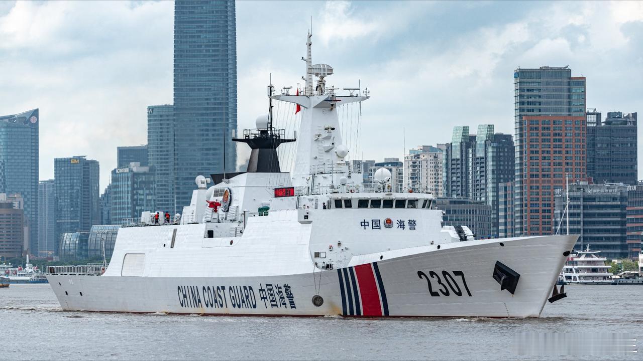 中国海警2307号三门舰，此次作为北太平洋海警论坛陪访舰，将组织外国代表团上舰参