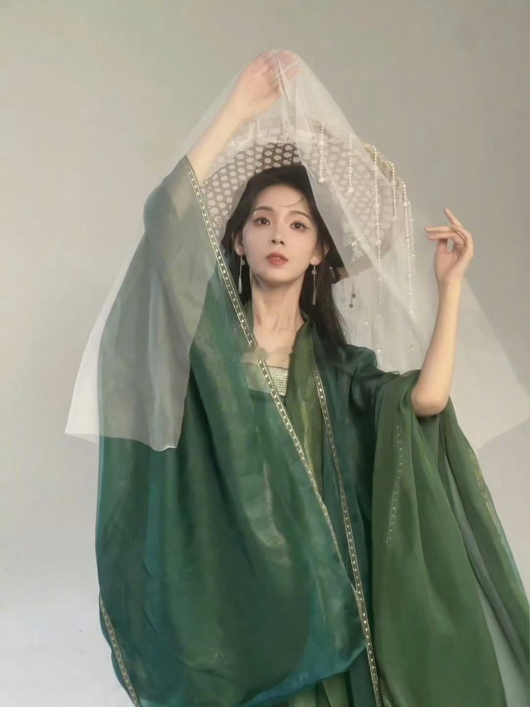 被陈瑶的匠心感动哭了！四分钟念白字字泣血，笔记本上写满对角色的疼惜。她说风像桃花