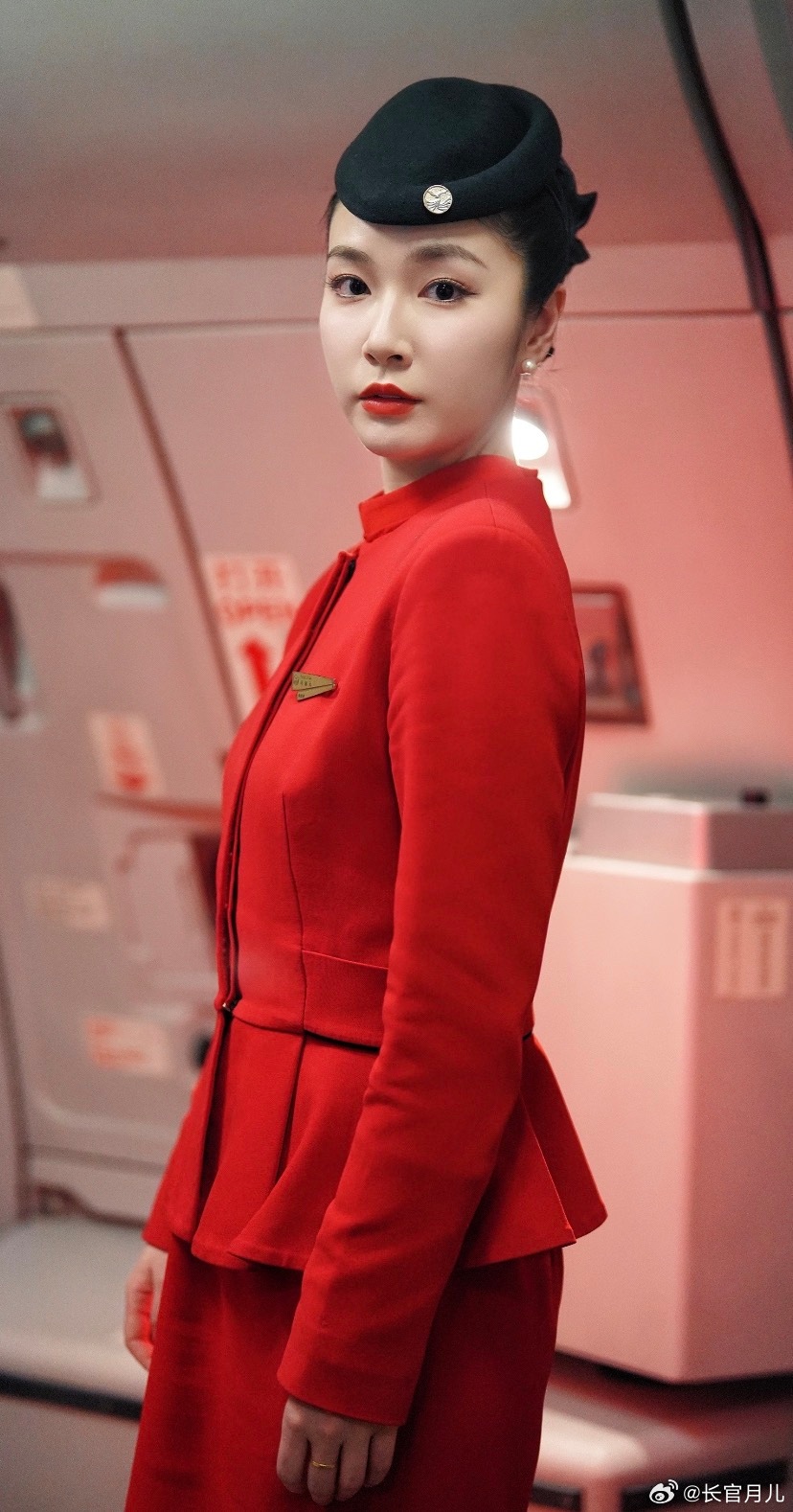 川航空姐，这是什么眼神。