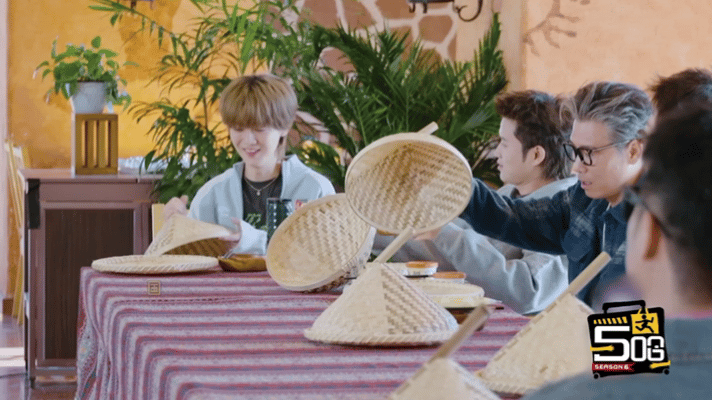 鹿晗吃国王的早餐哈哈哈哈哈当所有人满怀期待打开食盒——全场静止三秒。鹿晗（第一个