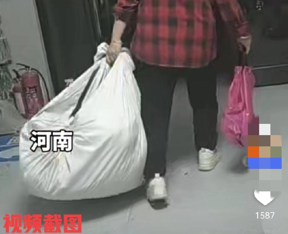 河南有家婆婆扔了儿子女友送的被子。这里因为儿子背叛儿媳,和女友恋爱,婆婆便将