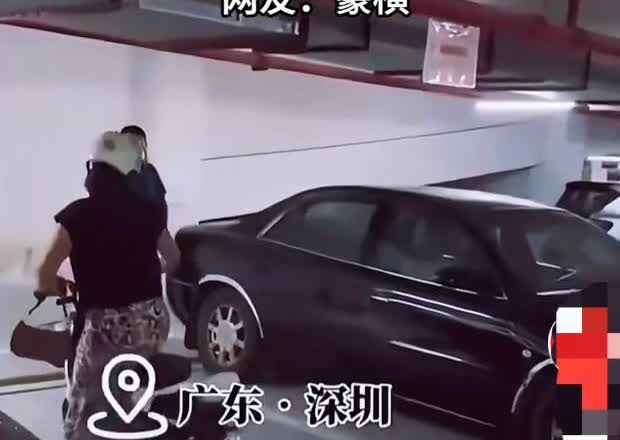 深圳，女子将电动车停放在地下车库车位内，却遭到其他车主指责，女子霸气回应：车位是