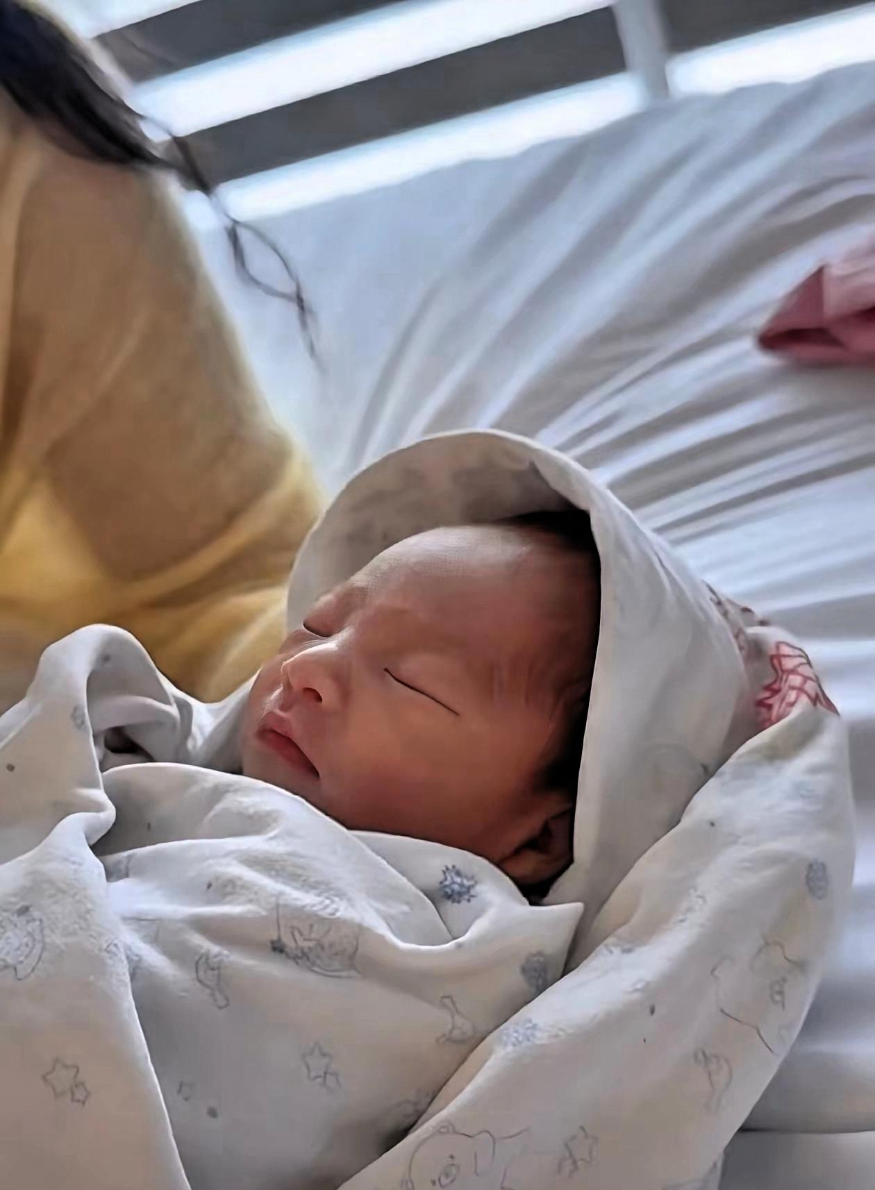 大年初七，人日，大家都知道，这是人的生日，很吉利，有很多期盼，汪小菲家，在这天，