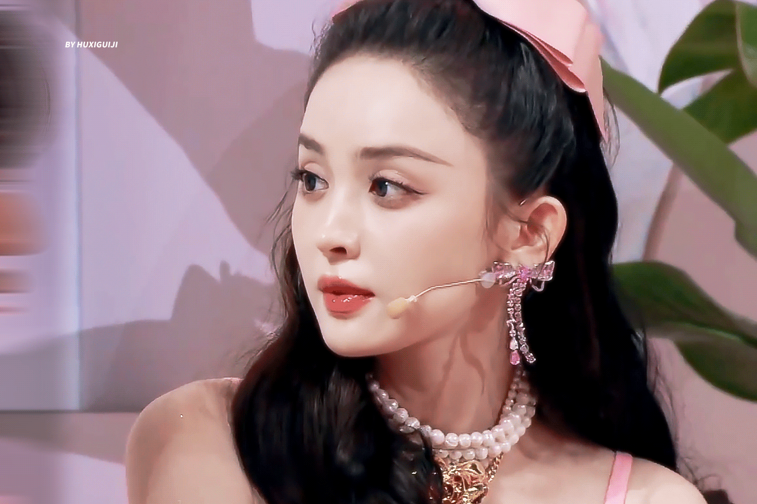 侯明昊娜扎回应二搭陆江来实锤“姐控”！侯明昊直言“听姐姐的”，娜扎一句“我随时