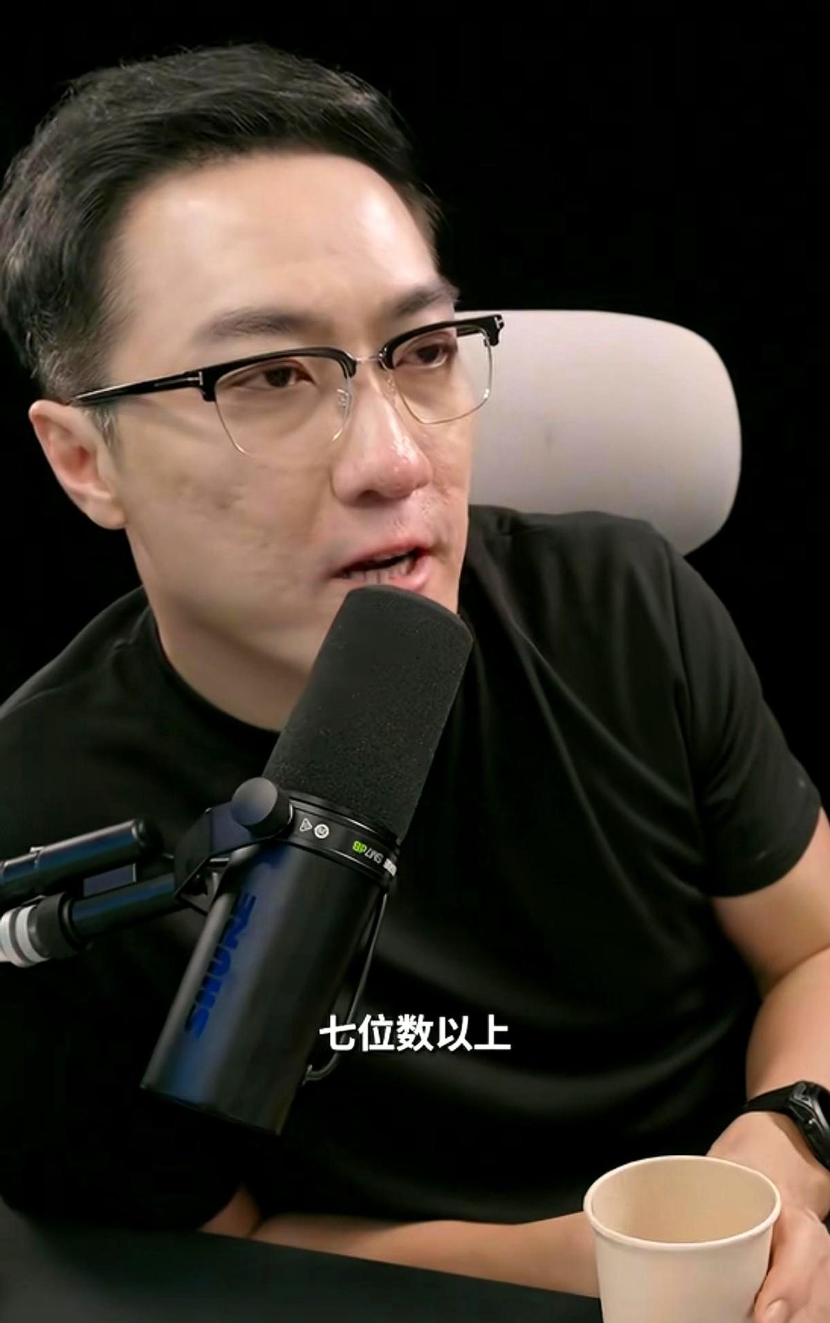 我发现王自如不敢面对罗永浩。王自如从格力副总裁职位离职后，再次回到了科技产品评