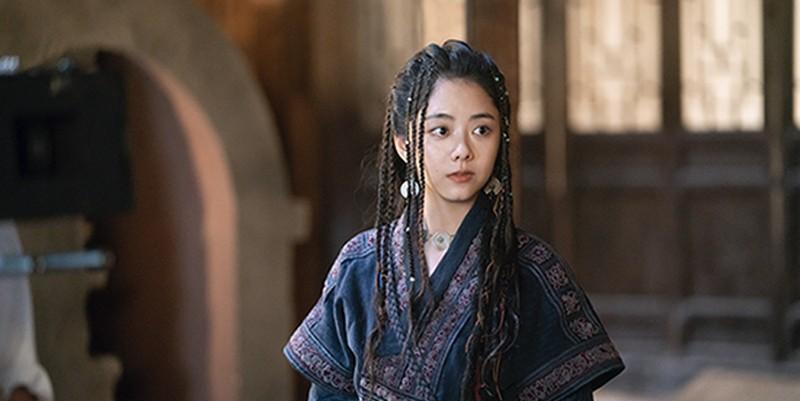 央视一年播两部她的剧。华鼎奖又提名了最佳女主。可她连个常驻综艺都没上过。拍