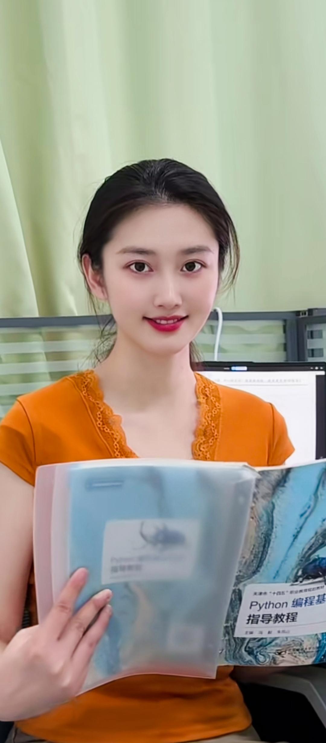 书香满溢，智慧启迪。