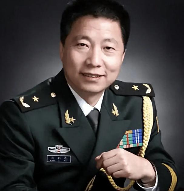 18年过去了，航天英雄杨利伟依然是少将。很多人不平：为何不升中将？说句实话，真不