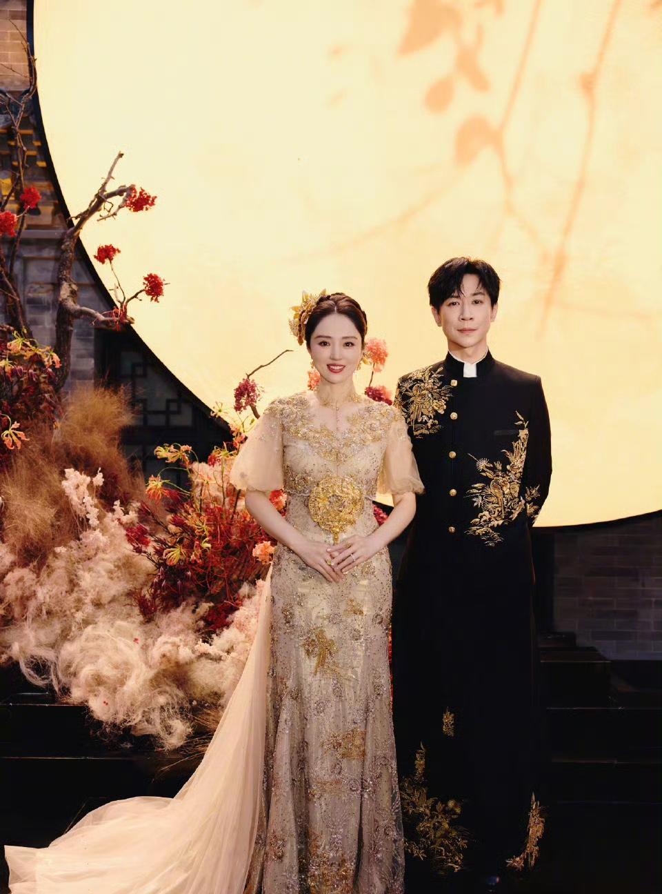 谁能告诉我，这俩人是第几次办婚礼了，记得他俩不是结过一次婚了，当时还是丫丫佟