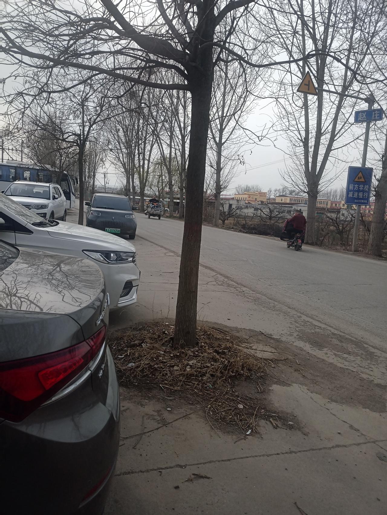 如此出院！老婆去养老院看望年过九旬的老母亲，我在门外等着。声明一点，我可不是