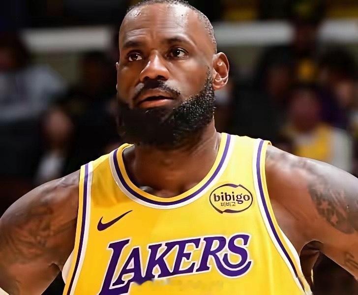 今天，全明星投票第二轮结果公布，詹姆斯西部第八。对此，前NBA球员斯蒂芬·杰克逊