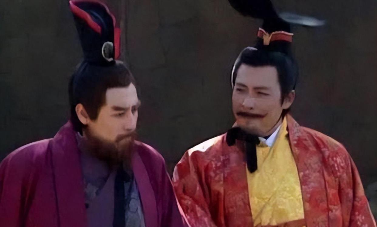 原本帐下共有八位谋士的曹操，结果被孙权刘备各夺三人，最顶尖的那位却投奔诸葛亮