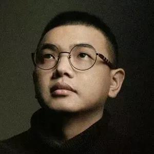 卢克文简直太搞笑了！学历也太低了，根本不懂科研。用deepseek查了一下