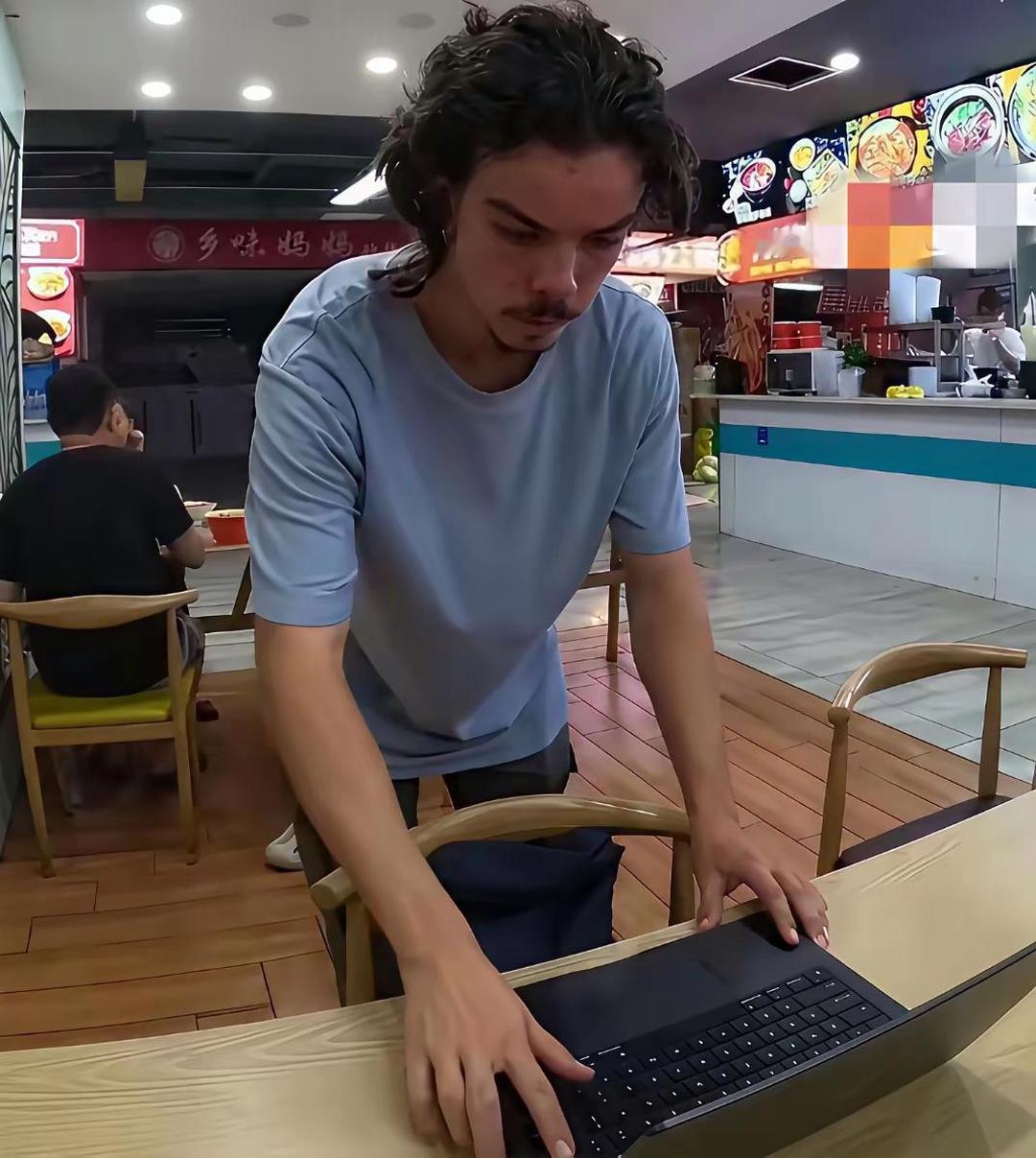 刚刷到一知名网络写手发的帖子，不管这实验是真是假，咱作为中国人，还是挺自豪的！