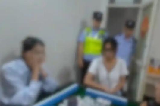 据媒体9月24日的报道，当时官女士在家里无聊，就约上闺蜜们打麻将，几人事先准备好