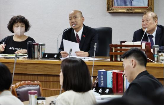 韩国瑜已亲手毁掉自己的政治前途。8月11日，韩国瑜在立院的一顿发飙，看似威风，实