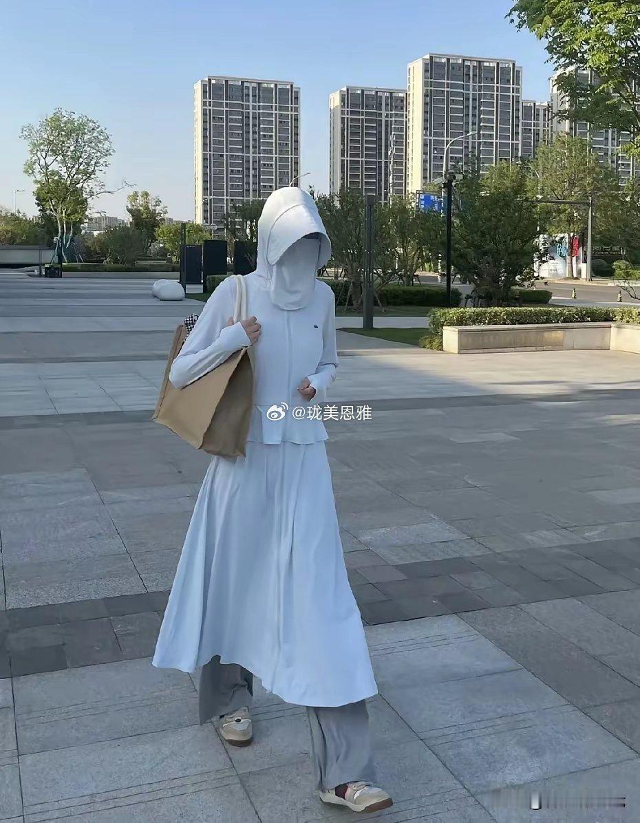 现在的人为啥都这种打扮啊？老的少的，满大街都是