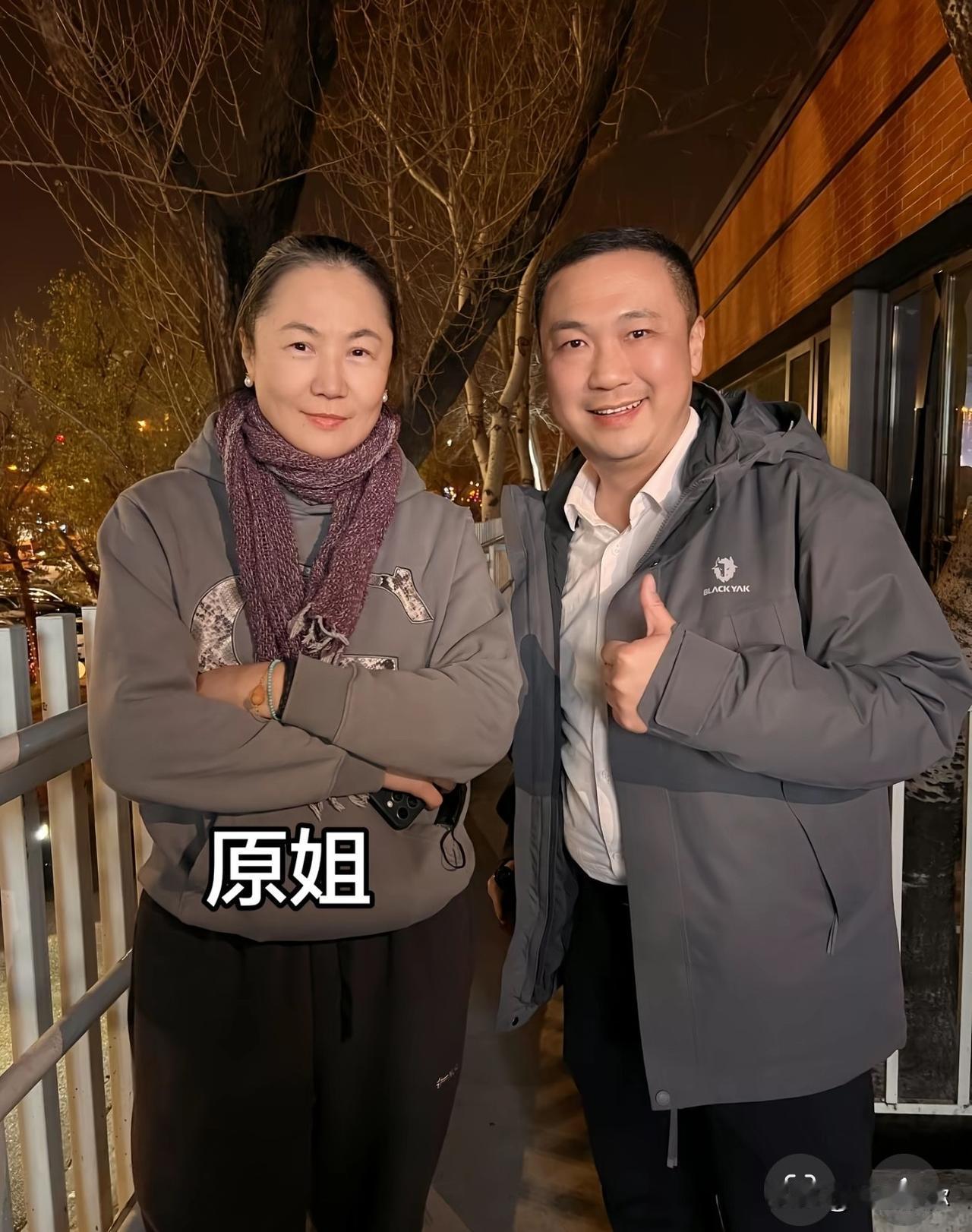 当年摇滚圈里桀骜决绝的高原，身上满是锋芒锐气。回看旧照，和姜昕、王菲一众，都是那