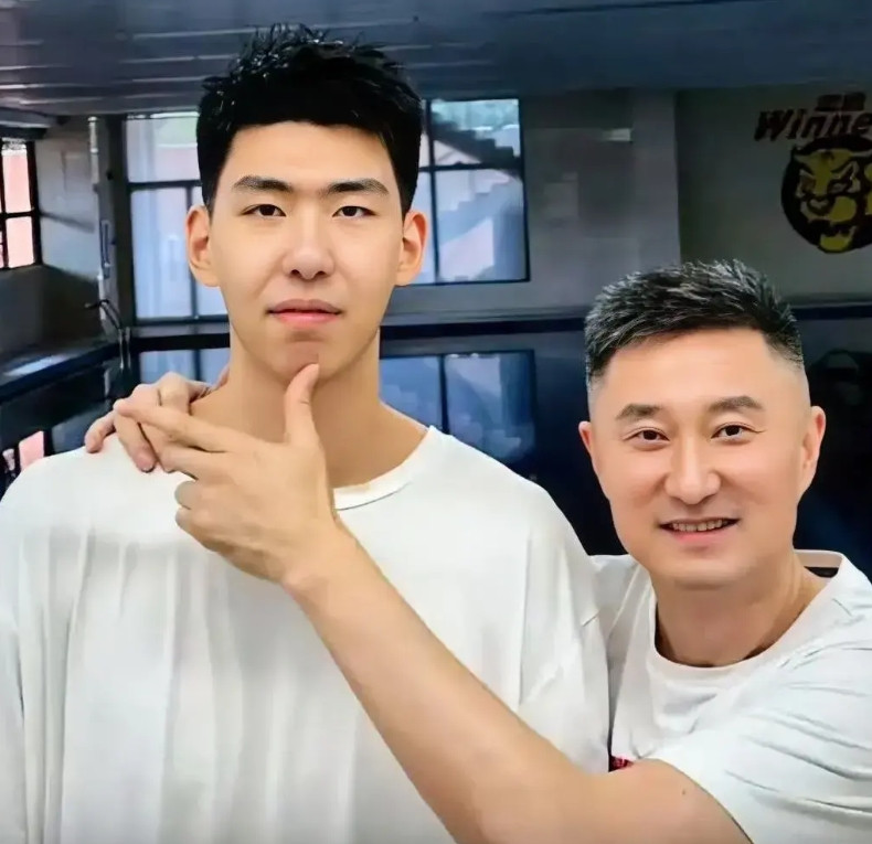 杜锋这次捅了马蜂窝他怎么都不会想到刚与徐昕有所缓和，随之而来的就是徐昕向广东