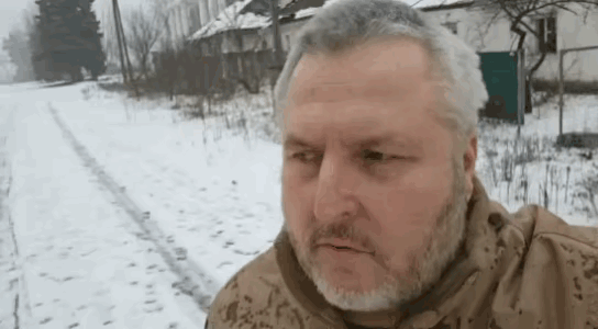 乌军第413独立步兵营指挥官罗曼·科瓦洛夫，在库皮扬斯克-武兹洛维伊市中心发布视