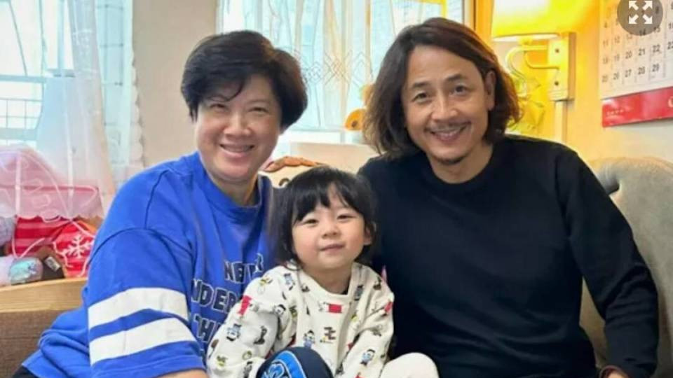 可怜天下父母心,知名港星58岁妻子再怀孕,花20万怀上,打了百支保胎针