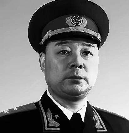 1939年，抗日烽火正烈，战友们给二十岁出头的八路军副旅长王尚荣，介绍了一个女排