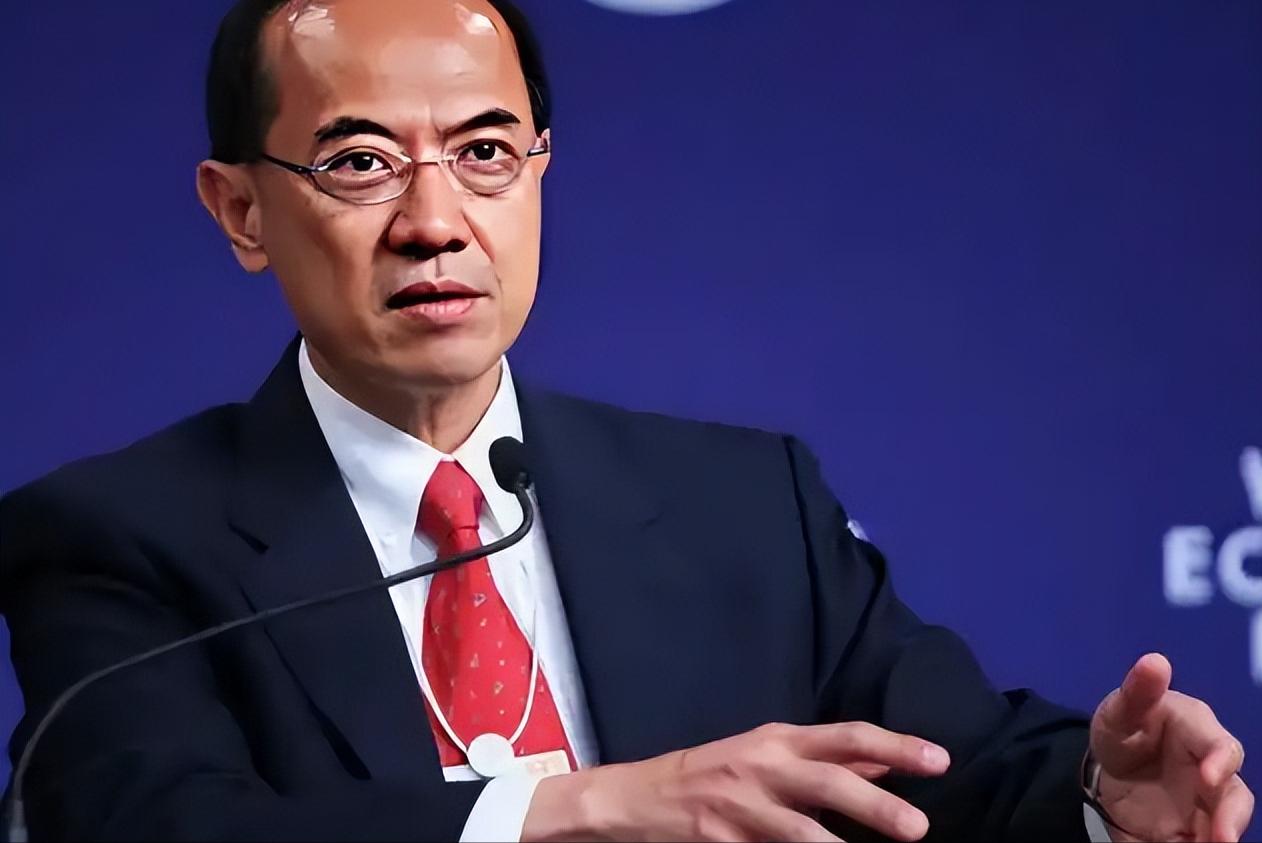 新加坡前外长杨荣文曾说过一句引发争议的话：“不要看美国动不动就威胁中国、制裁中国