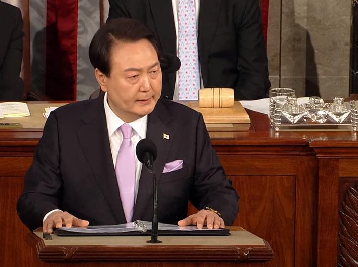 尹锡悦这回麻烦大了。据韩联社7月13日报道，韩国首尔中央地方法院当天下午就前总