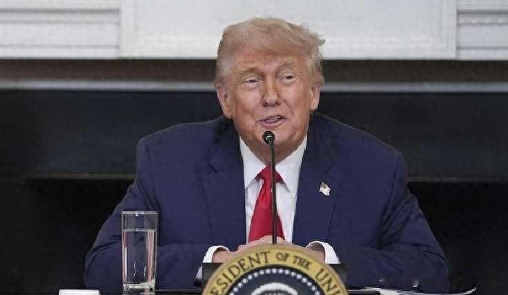 明天中美就要会面了。不得不承认在舆论上，我们输给特朗普了。一个多月前他就说中美会