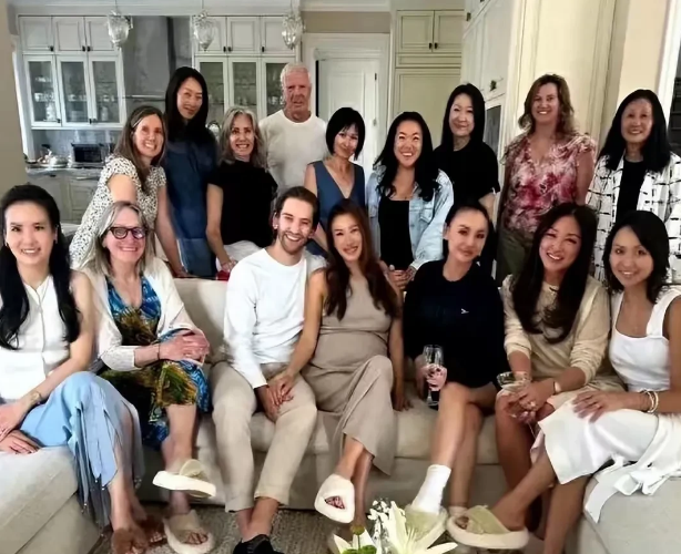 谢婷婷在温哥华办二胎派对，热闹得很，买单的还是哥哥谢霆锋。王菲看着这场景都十年了
