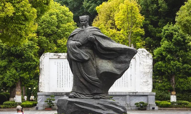 马谡之死大反转：诸葛亮根本没挥泪斩他！《三国演义》经典桥段翻车了！正史《三国志