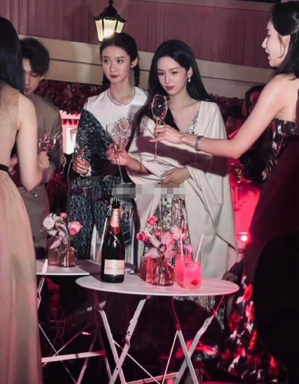 好像突然理解了为什么霸总能在人群中一眼锁定女主了​​​