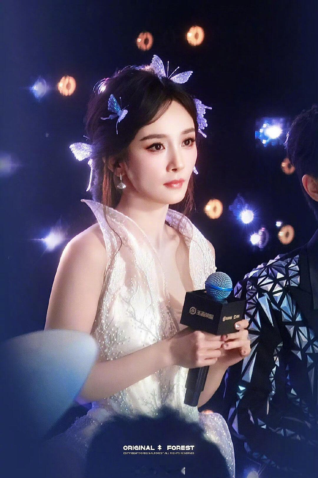 杨幂这套妆造完全就是仙女下凡吧！​​​