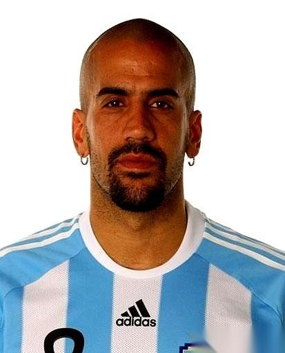 100万美金，买三个阿根廷球员，其中一个叫贝隆。四川全兴队掐指一算，摇了摇头：