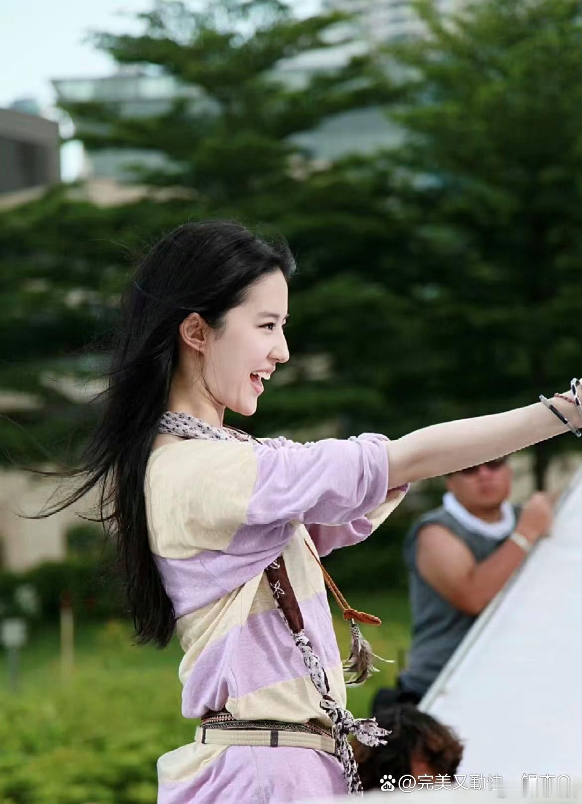 一定有人没见过刘亦菲这组珍藏美图，氛围感拉满颜值封神，快喊上姐妹一起来看！