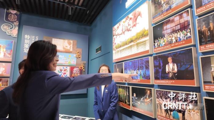 郑丽文在国家大剧院找“好朋友”中国国民党主席郑丽文一行4月10日下午来到国家大