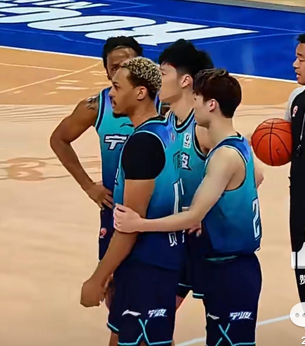 外援贝兹利被宁波富邦男篮俱乐部火线解约，俱乐部称在我们自己的联赛，任何外援都不拥