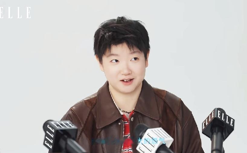 原来莎莎也是8G冲浪少女，她知道大家叫她“人参果”，她还自己说自己“蹭一下子