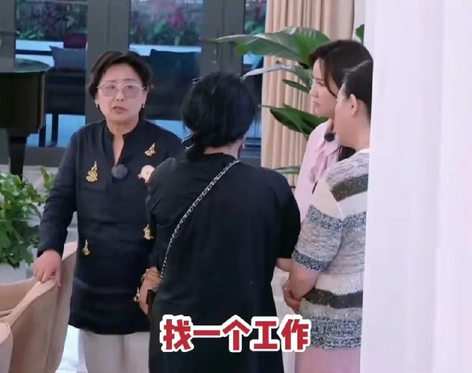 有知识有能力就是好圣依妈妈跟李嘉格妈妈说:“我帮你找一个工作，让你自食其力，长