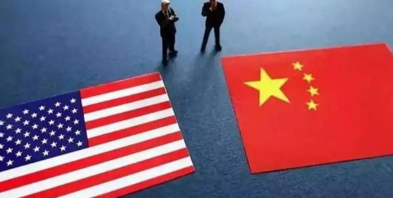 眼下，全世界都在看中美谁先撑不住，现在是中国有货卖不出，急着赚钱，美国是有钱买不